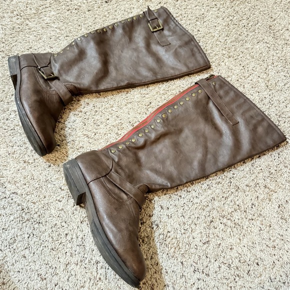 Journee Collection Sz 10 Brown Knee High Boots Red Zipper Brass Stud Faux Fur - Picture 9 of 16